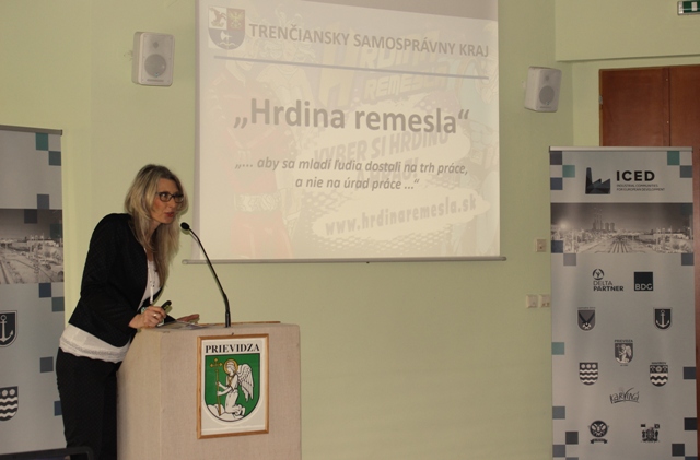 Vedúca oddelenia komunikácie a medzinárodných vzťahov, Úrad TSK