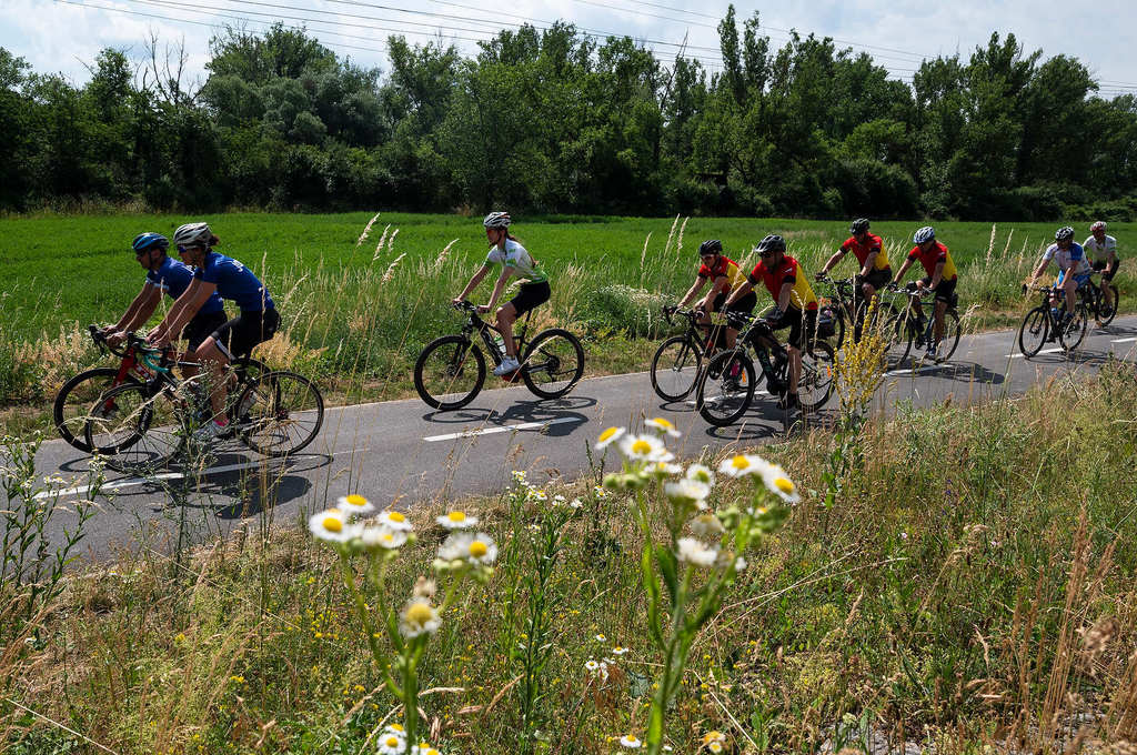 cyklisti na novo otvorenom úseku NM - TN