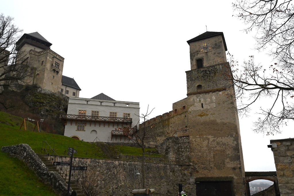 Obnovou prejde aj Hodinová veža a západný hradbový múr na Trenčianskom hrade