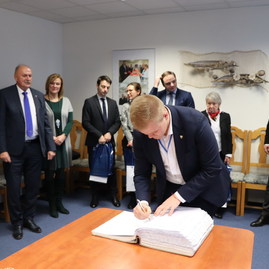 Zväčšiť fotografiu - Dodržiavanie európskej charty miestnej samosprávy posúdi rada európy - IMG_4871