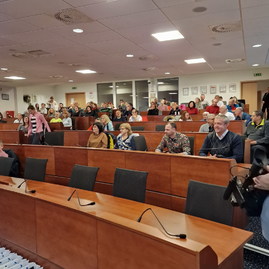 Zväčšiť fotografiu - Siedmy ročník vkt pozná svojich absolventov - 20221210_145124
