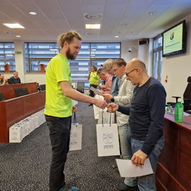 Zväčšiť fotografiu - Siedmy ročník vkt pozná svojich absolventov - 20221210_150047