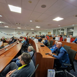 Zväčšiť fotografiu - Siedmy ročník vkt pozná svojich absolventov - 20221210_153327
