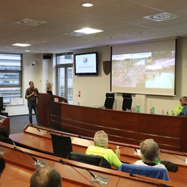 Zväčšiť fotografiu - Siedmy ročník vkt pozná svojich absolventov - IMG_4944