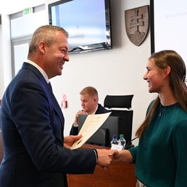 Zväčšiť fotografiu - Na májovom rokovaní poslanci riešili budúcnosť krajských nemocníc aj prvú zmenu rozpočtu