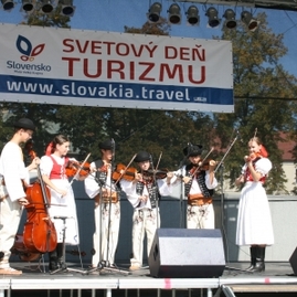 Ešte dúšok leta - oslavy svetového dňa turizmu - Hudobnici-z-fs-maly-vtacnik