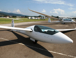 Osobnosť cr 2011 - františek zlocha - Zlocha letisko3