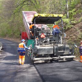 Rekonštrukcia cesty pod hradom beckov - Pokladka asf.betonu
