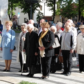 70 rokov od ukončenia vojny. v bojniciach ovenčili pamätník, v lehote pod vtáčnikom zapálili vatry - 08