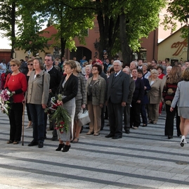 70 rokov od ukončenia vojny. v bojniciach ovenčili pamätník, v lehote pod vtáčnikom zapálili vatry - 09
