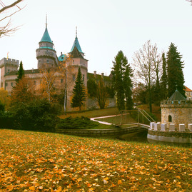 Adventný kalendár deň jedenásty - kraj hradov a zámkov - Bojnice-zámok jeseň