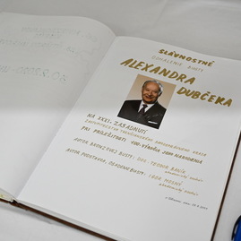 Zväčšiť fotografiu - Alexander dubček zomrel pred 30 rokmi - _RS23843
