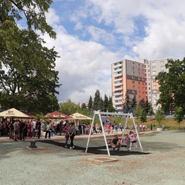 Zväčšiť fotografiu - Bánovce nad bebravou otvorili park, dohňany žili cyrilometodskými slávnosťami