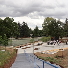 Zväčšiť fotografiu - Bánovce nad bebravou otvorili park, dohňany žili cyrilometodskými slávnosťami