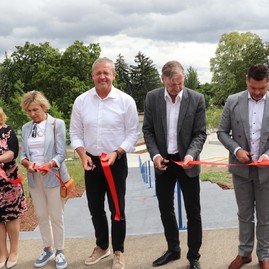 Zväčšiť fotografiu - Bánovce nad bebravou otvorili park, dohňany žili cyrilometodskými slávnosťami