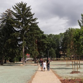 Zväčšiť fotografiu - Bánovce nad bebravou otvorili park, dohňany žili cyrilometodskými slávnosťami