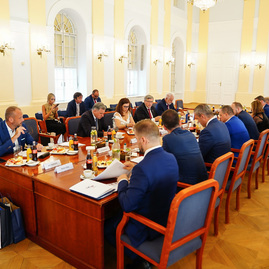 Zväčšiť fotografiu - Bratislava hostila stretnutie šéfov českých a slovenských krajov - DSC01798