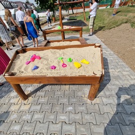 Zväčšiť fotografiu - Cez víkend sa prestrihávali pásky i oslavovali výročnice - 20230826_104833