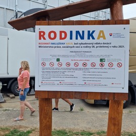 Zväčšiť fotografiu - Cez víkend sa prestrihávali pásky i oslavovali výročnice - 20230826_105711