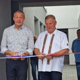 Zväčšiť fotografiu - Cez víkend sa prestrihávali pásky i oslavovali výročnice - 20230826_105851