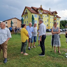 Zväčšiť fotografiu - Cez víkend sa prestrihávali pásky i oslavovali výročnice - 20230826_122356