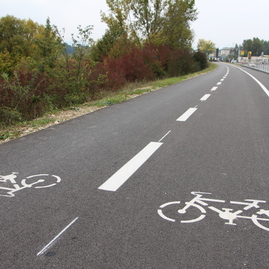 Cyklistickú bodku za dod tsk 2018 dali trenčiansky župan a hejtman zlínskeho kraja priateľskou jazdou po druhom dokončenom úseku vážskej cyklomagistrály - IMG_6249