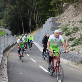 Cyklistickú bodku za dod tsk 2018 dali trenčiansky župan a hejtman zlínskeho kraja priateľskou jazdou po druhom dokončenom úseku vážskej cyklomagistrály - IMG_6301