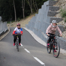 Cyklistickú bodku za dod tsk 2018 dali trenčiansky župan a hejtman zlínskeho kraja priateľskou jazdou po druhom dokončenom úseku vážskej cyklomagistrály - IMG_6309