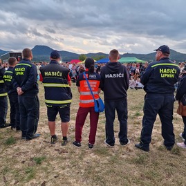 Zväčšiť fotografiu - Ďalší život zachraňujúci prístroj odovzdaný županom - 20230901_190852