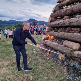 Zväčšiť fotografiu - Ďalší život zachraňujúci prístroj odovzdaný županom - 20230901_191702