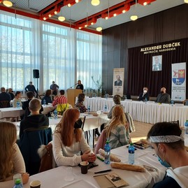 Zväčšiť fotografiu - Ďalšou aktivitou si uhrovec uctil jedného zo svojich významných rodákov - 20211022_091306