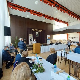 Zväčšiť fotografiu - Ďalšou aktivitou si uhrovec uctil jedného zo svojich významných rodákov - 20211022_094659