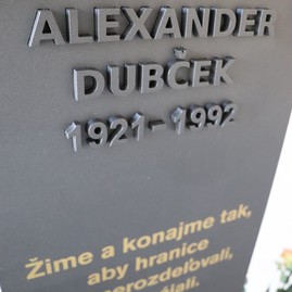 Zväčšiť fotografiu - Ďalšou aktivitou si uhrovec uctil jedného zo svojich významných rodákov - IMG_3109