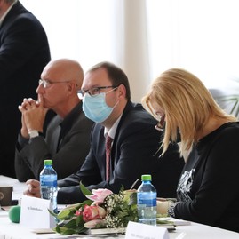 Zväčšiť fotografiu - Ďalšou aktivitou si uhrovec uctil jedného zo svojich významných rodákov - IMG_3177
