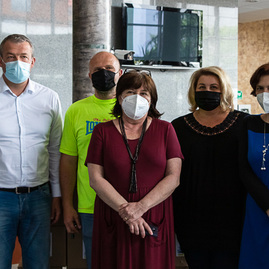 Zväčšiť fotografiu - Darovaná dezinfekcia pomôže v školách, nemocniciach i zariadeniach sociálnych služieb - TSK_dar_dezinfekcia_mini (16 of 17)