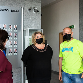 Zväčšiť fotografiu - Darovaná dezinfekcia pomôže v školách, nemocniciach i zariadeniach sociálnych služieb - TSK_dar_dezinfekcia_mini (5 of 17)
