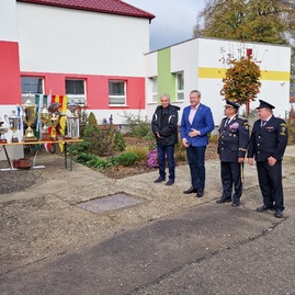 Zväčšiť fotografiu - Defibrilátory s poradovými číslami 53 a 54 odovzdané, ku koncu sa blíži aj mesiac úcty k starším - 20221023_110141