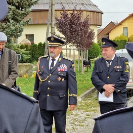 Zväčšiť fotografiu - Defibrilátory s poradovými číslami 53 a 54 odovzdané, ku koncu sa blíži aj mesiac úcty k starším - 20221023_111032
