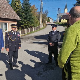 Zväčšiť fotografiu - Defibrilátory s poradovými číslami 53 a 54 odovzdané, ku koncu sa blíži aj mesiac úcty k starším - 20221023_121414