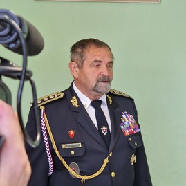 Zväčšiť fotografiu - Defibrilátory s poradovými číslami 53 a 54 odovzdané, ku koncu sa blíži aj mesiac úcty k starším - 20221023_122336