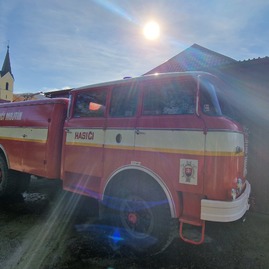 Zväčšiť fotografiu - Defibrilátory s poradovými číslami 53 a 54 odovzdané, ku koncu sa blíži aj mesiac úcty k starším - 20221023_124411