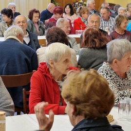 Zväčšiť fotografiu - Defibrilátory s poradovými číslami 53 a 54 odovzdané, ku koncu sa blíži aj mesiac úcty k starším - 20221023_142010