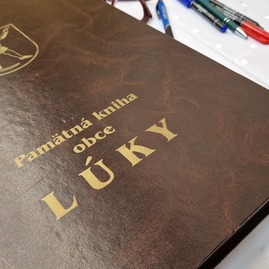 Zväčšiť fotografiu - Defibrilátory s poradovými číslami 53 a 54 odovzdané, ku koncu sa blíži aj mesiac úcty k starším - 20221023_142233