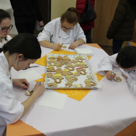 Deň otvorených dverí soš obchodu a služieb v púchove navštívili budúce gastronomické elity, kaderníčky i podnikatelia - 120_DOD 2019