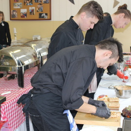 Deň otvorených dverí soš obchodu a služieb v púchove navštívili budúce gastronomické elity, kaderníčky i podnikatelia - 161_DOD 2019