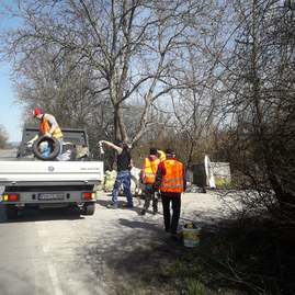 Zväčšiť fotografiu - Deň zeme si pripomenuli čistením okolia ciest - 173042721_743635383013350_8058973538194652234_n