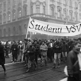 Zväčšiť fotografiu - Dnes si pripomíname deň boja za slobodu a demokraciu - Zdroj SPŠE Prešov