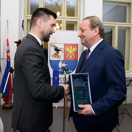 Zväčšiť fotografiu - Do konca mesiaca prijímame nominácie na výnimočné osobnosti kraja - 20190114_TSK_Verejne_uznania_059w