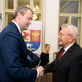 Zväčšiť fotografiu - Do konca mesiaca prijímame nominácie na výnimočné osobnosti kraja - 20190114_TSK_Verejne_uznania_072w