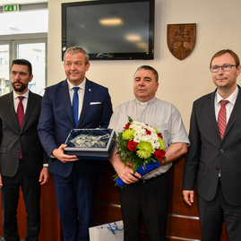 Zväčšiť fotografiu - Do konca mesiaca prijímame nominácie na výnimočné osobnosti kraja - 4
